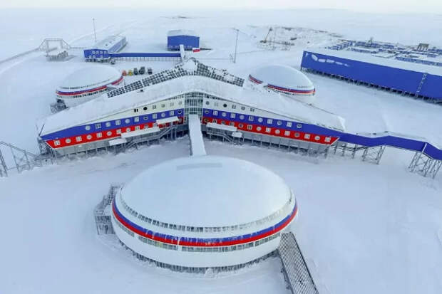 Иностранцы увидели в новостях новейшую русскую военную базу "Арктический трилистник". Их реакция