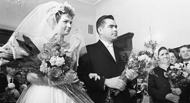 Церемония бракосочетания летчиков-космонавтов Валентины Терешковой и Андрияна Николаева