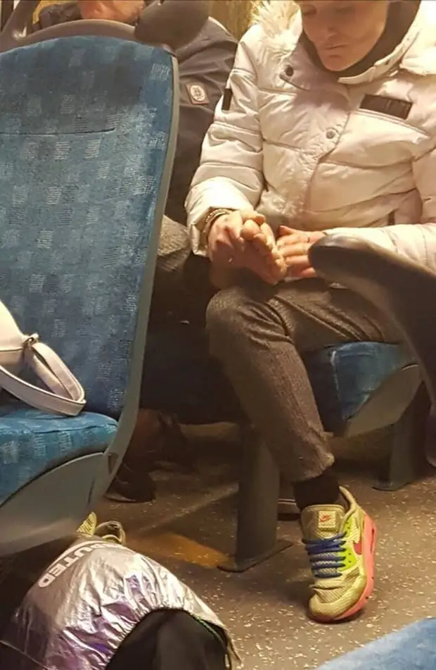 Массаж ног в транспорте