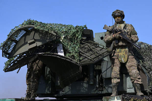 Минобороны: ВС РФ ударили высокоточным оружием по объектам на Украине