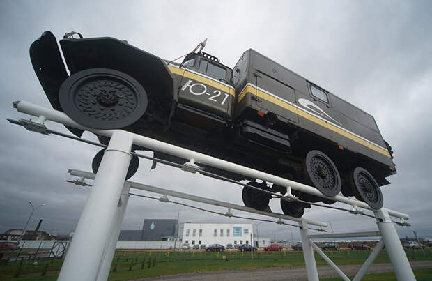 Своеобразной визитной карточкой музея, бесспорно, является ЗИЛ-131 - автомобиль, на базе которого в 2001 году на экспериментальном полигоне СТЮ в подмосковном городе Озёры был создан самый первый полномасштабный имитатор транспортного модуля SkyWay