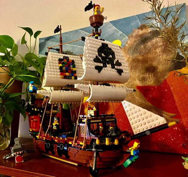 Примеры разнообразных поделок от любителей LEGO