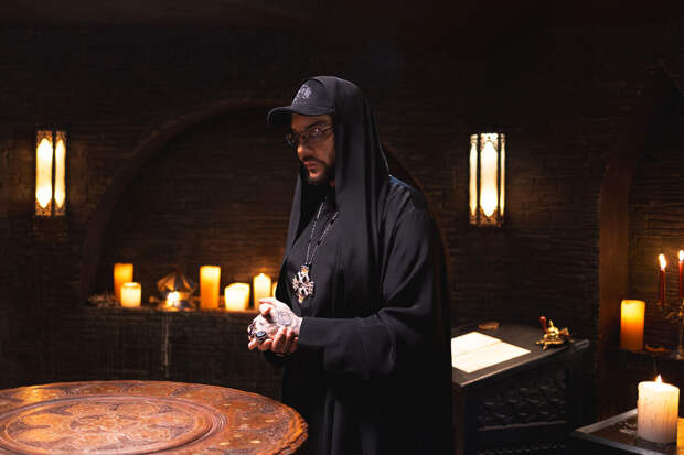 Телеведущий Малахов: Киркоров полгода не будет покупать арт-объекты