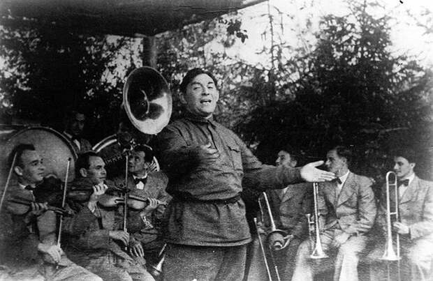 Советские артисты, выступавшие в Великую Отечественную на передовой