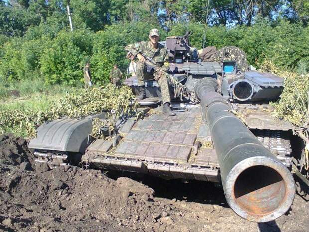 Хорошо видна гладкоствольная пушка танка Т-64. | Фото: topwar.ru. Хорошо видна гладкоствольная пушка танка Т-64. | Фото: topwar.ru.