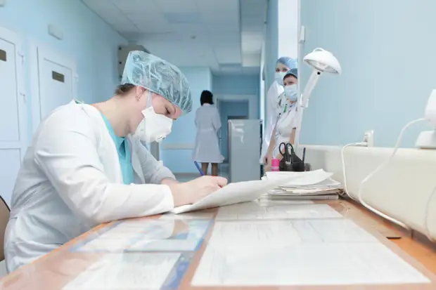 Еще 543 новых заболевших коронавирусной инфекцией выявили в Петербурге