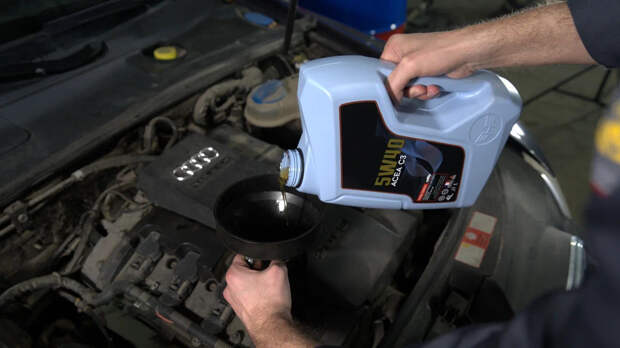 Почему не стоит заливать 5W40 вместо 5W30 — что важно знать