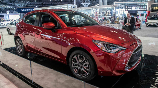 Хэтчбек Toyota Yaris 2020 года выпуска для Америки это в основном хэтчбек Mazda2 , в отличие от техно-красавца для Европы.