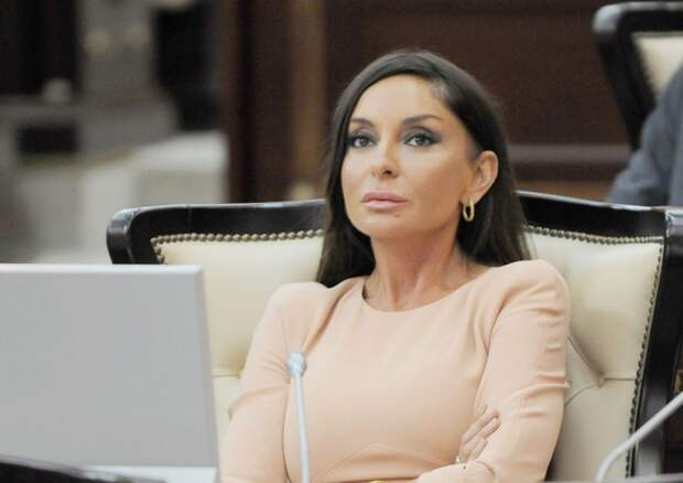 Азербайджан: Мехрибан Алиева Азербайджан: Мехрибан Алиева Макрон, Путина, Трамп, жена президента, первая леди