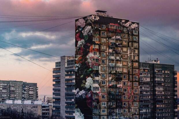 5 необычных фотографий российских панелек, раскрашенных цветами