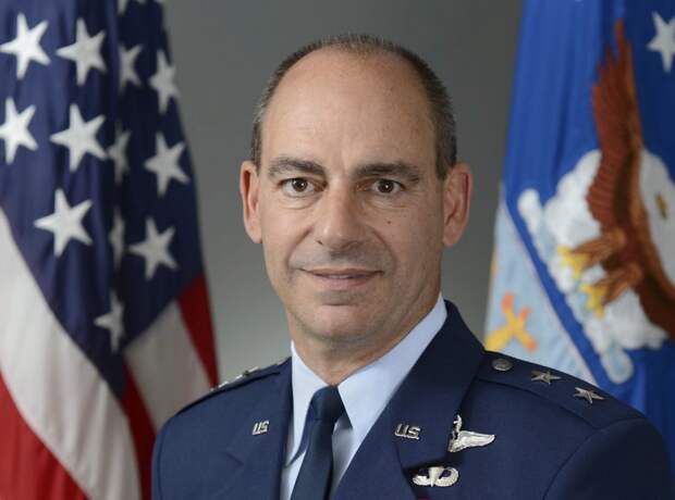 Генерал Джеффри Ли Харриган, командующий штабом ВВС США. Источник изображения: https://vk.com/denis_siniy