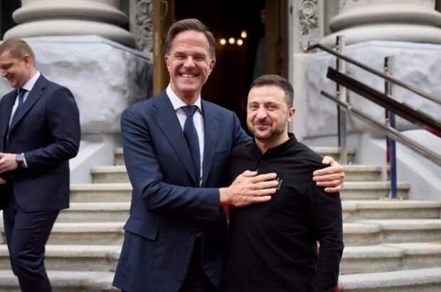 Гляньте! Наш! Наш сукин сын! 