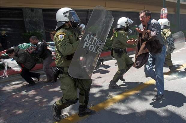 Clashes Errupt During General Strike
