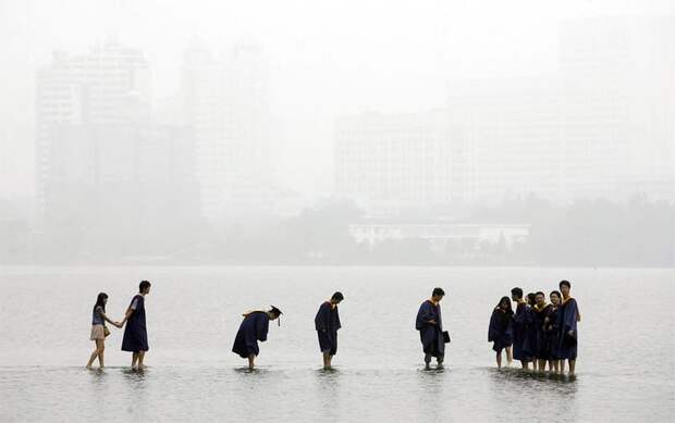 Лучшие снимки Reuters 2011. Часть 2. (22 фото)