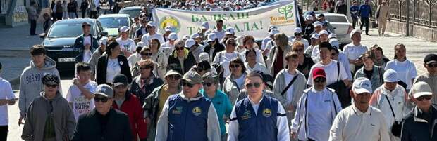 В Балхаше прошли шествие и субботник в честь 89-летия города