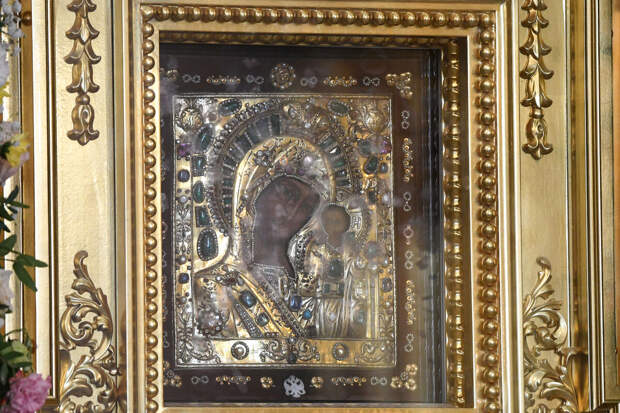 Патриарх Кирилл передал Казанскую икону Божией Матери храму Христа Спасителя