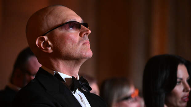 Бероев вышел в свет с юной женой на премьере фильма в Токио