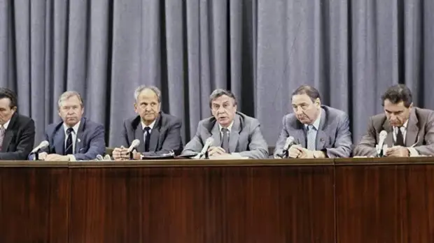 ВЦИОМ: почти 80% россиян не смогли расшифровать аббревиатуру ГКЧП