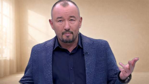 Путь от антрополога до звезды ТВ: как Артём Шейнин, ведущий «Время покажет», после горького развода обрёл личное счастье и троих детей