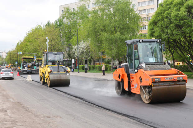 Андрей Травников призвал так ремонтировать дороги, чтобы каждый квадратный метр заменённого асфальта служил долго