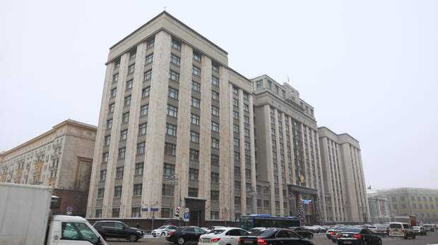 Госдума одобрила проект о профилактике уклонения от службы и искажения истории