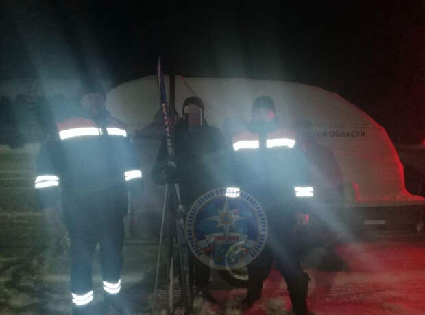 Спасатели выводили лыжника из леса в Ленобласти