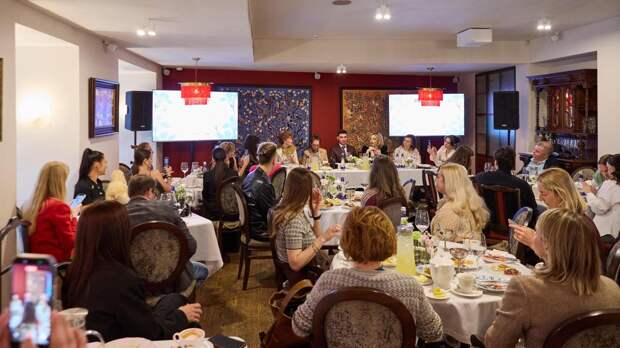 Лянка Грыу, Светлана Зейналова, Анетта Орлова и другие звездные родители посетили паблик-ток «Дети будущего»