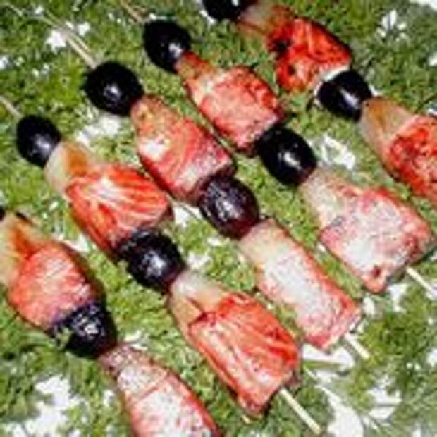 ШАШЛЫК  ИЗ  СЕМГИ  С  ФРУКТАМИ