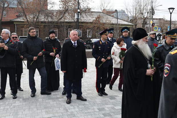 Памятник судебным приставам в Барнауле / Фото: Екатерина Смолихина / amic.ru