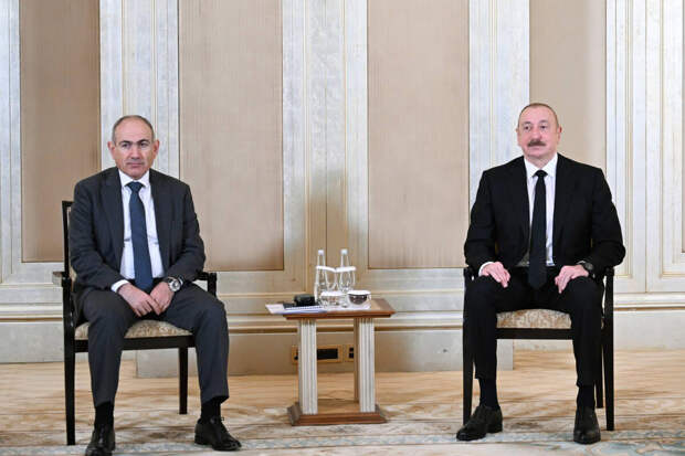 АзерТАдж: Алиев и Пашинян проводят переговоры в Абу-Даби