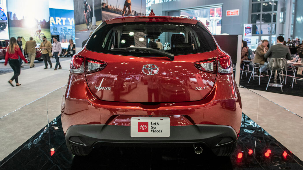 Хэтчбек Toyota Yaris 2020 года выпуска для Америки это в основном хэтчбек Mazda2 , в отличие от техно-красавца для Европы.