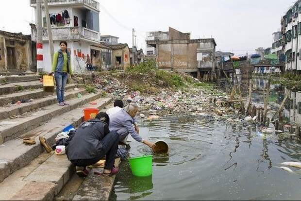 Загрязненная река Лианжань, Китай