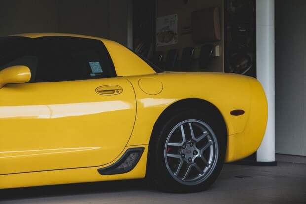 Porsche Carrera GT стоит уже 8 лет: заброшенный дилерский центр суперкаров в Китае
