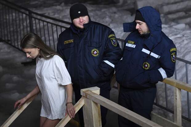 В Москве более 1,3 тыс. спасателей обеспечат безопасность крещенских купаний