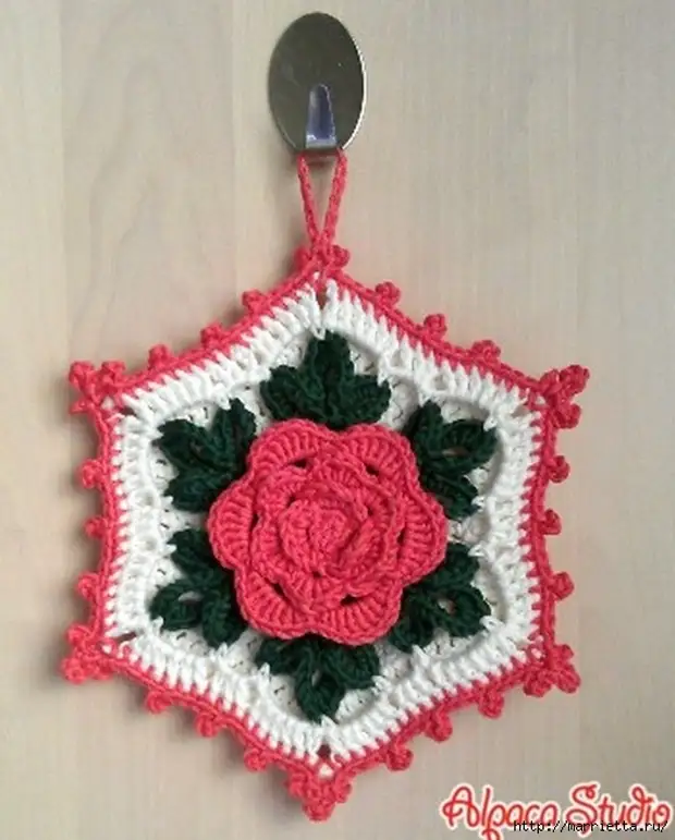 Прихватки крючком. Круглая вязаная прихватка. Подставка под горячее крючком. Видео вязания прихватки крючком. Вязаные прихватки крючком.
