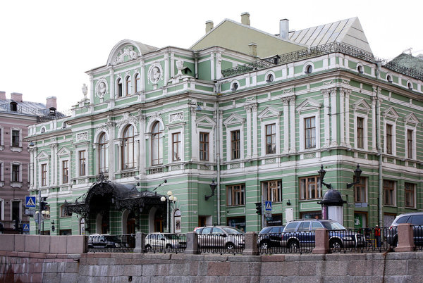 Здание Большого Драматического Театра в Санкт-Петербурге, наши дни // Фото: fotokto.ru