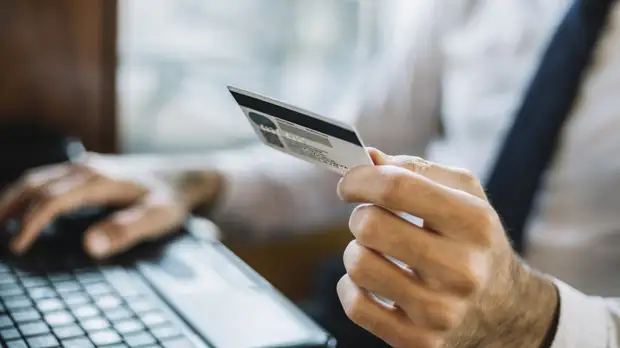 В России предложили убрать комиссию для физлиц за внутрибанковские денежные переводы