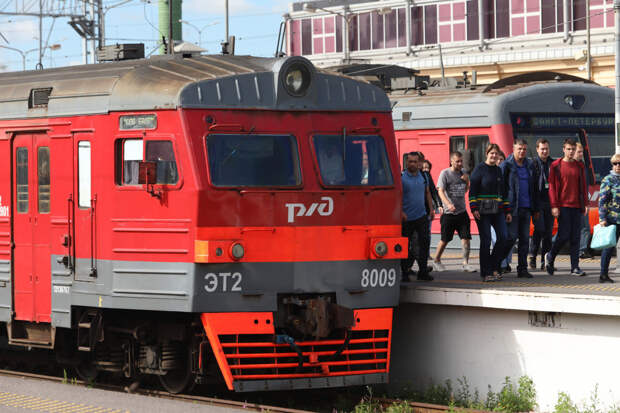 Поезд из Адлера в Петербург задерживается на несколько часов из-за аварии