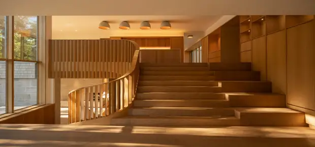 Семейный дом с многоуровневыми пространствами в Канаде