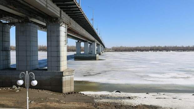 Весна идет, а лед стоит. Как Обь в Барнауле готовится сбросить зимние оковы