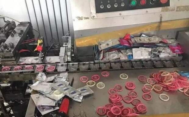 В Китае накрыта подпольная фабрика поддельных презервативов