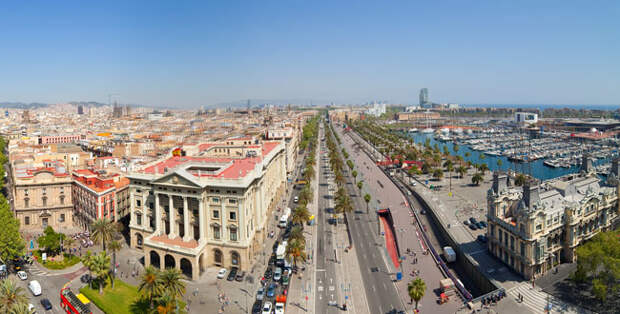 Испания. Каталония. Барселона. Panoramic view of Barcelona. Фото  Iakov Filimonov Depositphotos
