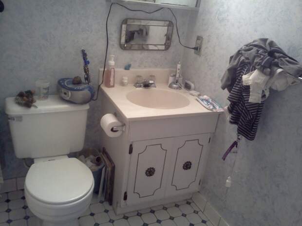 dirty bathroom