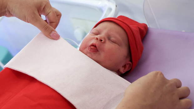 Самыми популярными именами новорожденных в России оказались София и Михаил