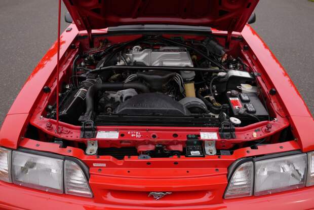 Старенький Ford Mustang, который стоит в пять раз дороже нового