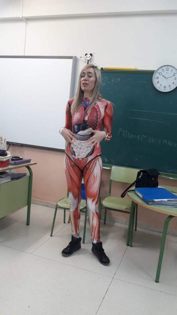 Хорошо, когда учительница анатомии любит свой предмет Хорошо, когда учительница анатомии любит свой предмет