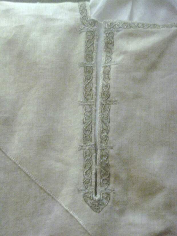 Рис 11. Рубаха XVII века из ГИМа, фрагмент вышивки (реконструкция)