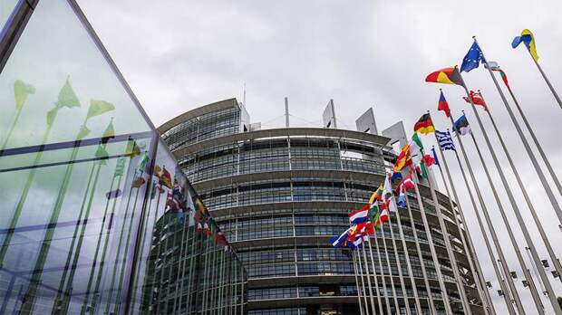 Euractiv узнал о разработке ЕК двух альтернатив репарационному кредиту Киеву