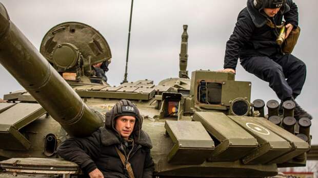 Танкист ВС РФ награжден медалью «За отвагу» за спасение ящиков с боекомплектом от взрыва в зоне СВО