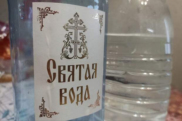 Священник Береговой объяснил, как реагировать на продажу святой воды в храме